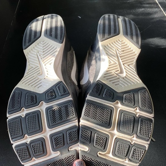 Black and grey Nikes Size 11 - Picture 5 of 7